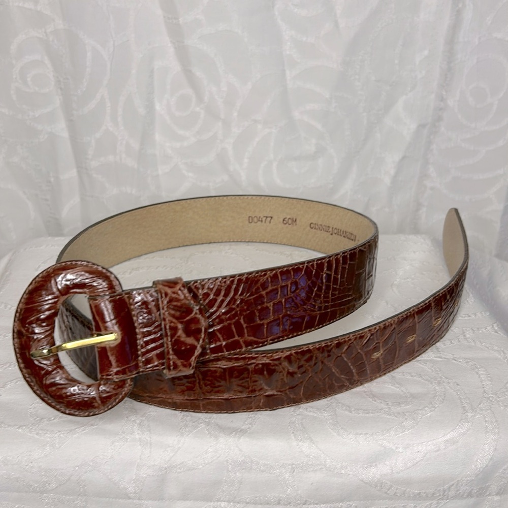 GINNIE JOHANSEN brown croc embossed leather women’s belt. Size M.